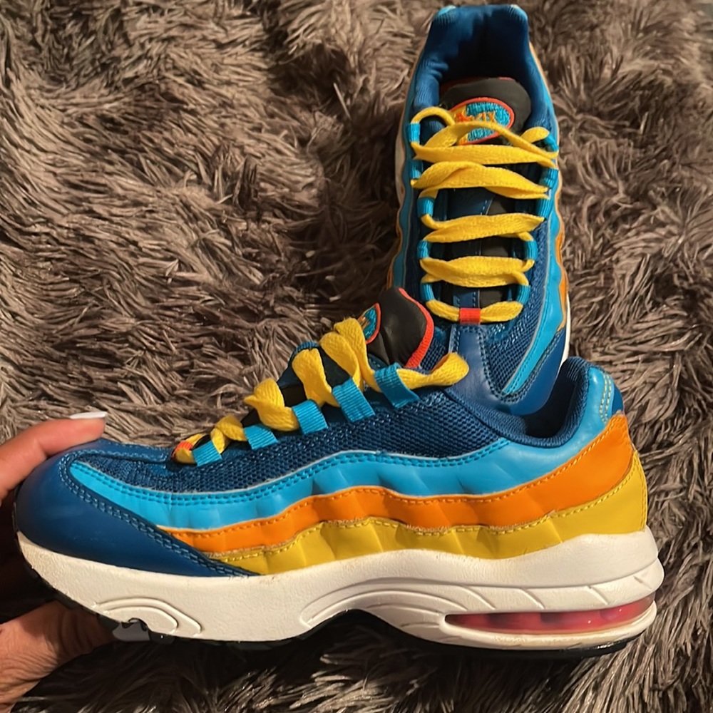AirMax - Picture 2 of 3